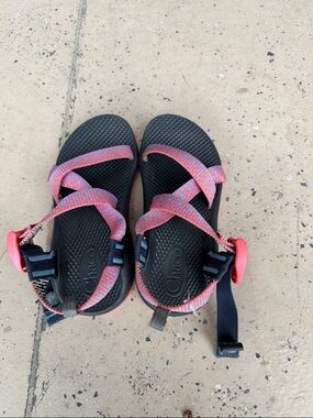 Chaco Kids Sandals in Black and Coral-2